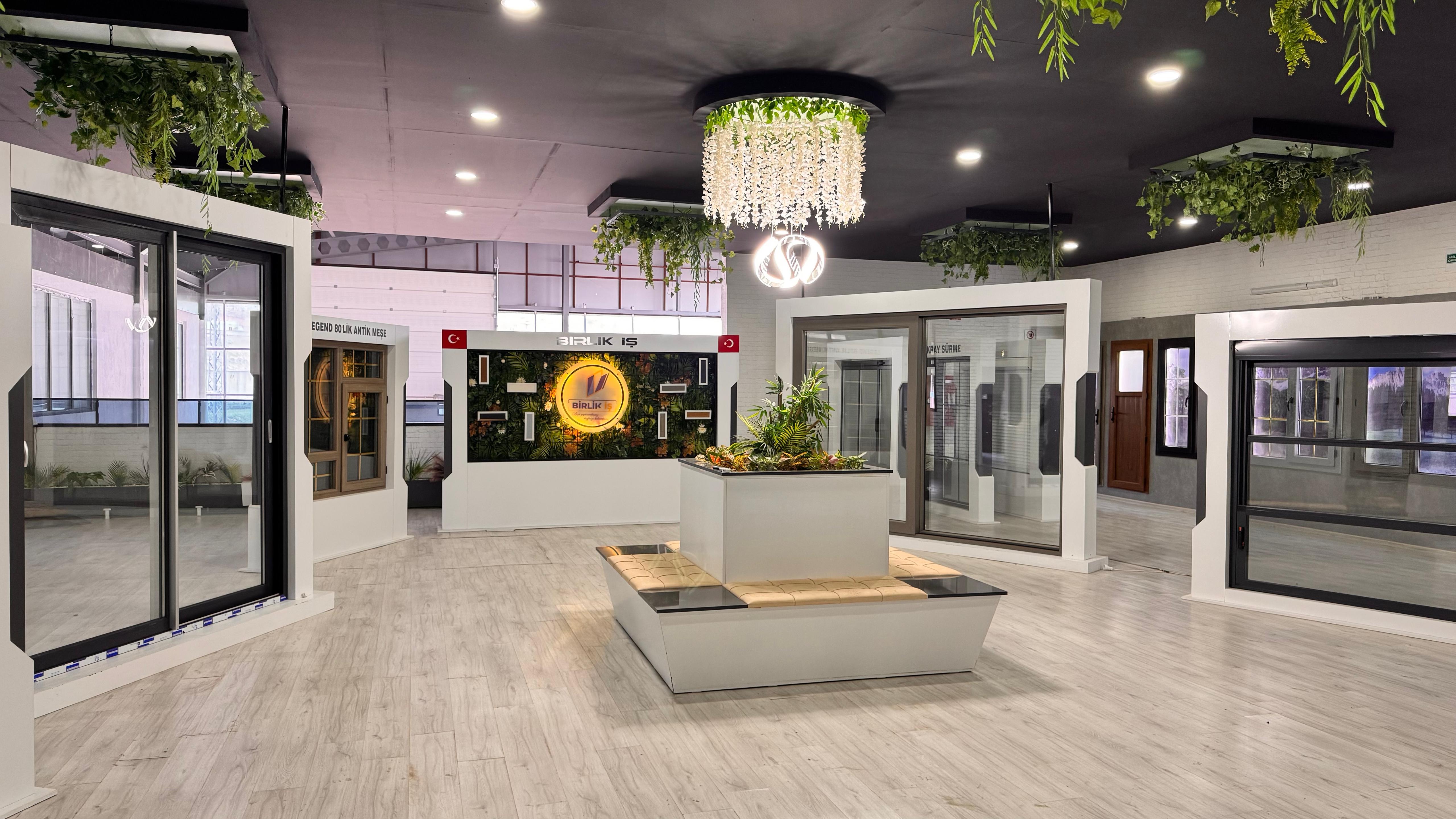 Toprak Grup PVC Showroom - PVC Pencere Kapı Teşhir Alanı